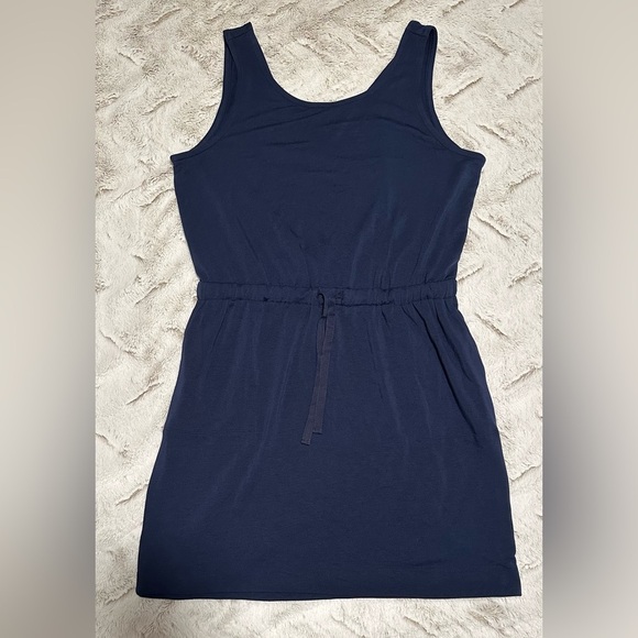 Lou & Grey Signaturesoft Lite Crossover Pocket Dress - Picture 3 of 11